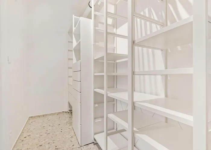 Lam Modern Art Apartment - Ac - Free Parking