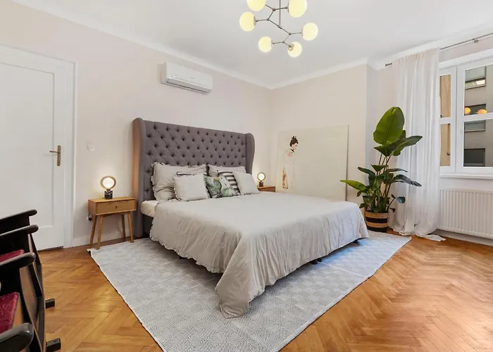 Lam Modern Art Apartment - Ac - Free Parking